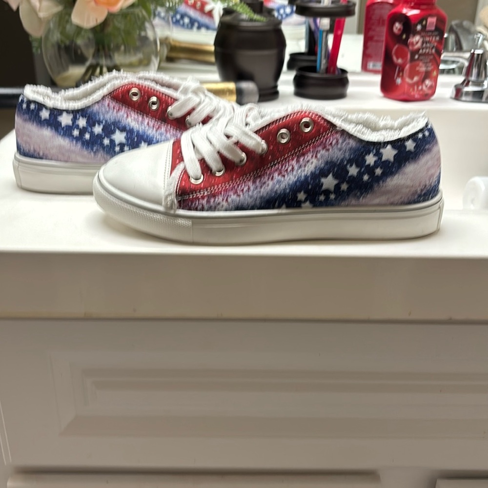 Sneakers Red White and Blue